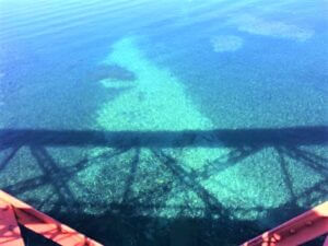 支笏湖に映る山線鉄橋